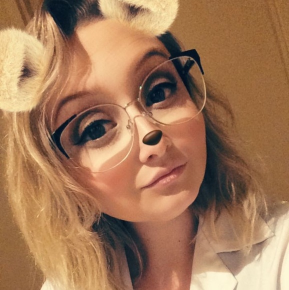 Meet your Posher, Cassidy - Picture 3 of 4